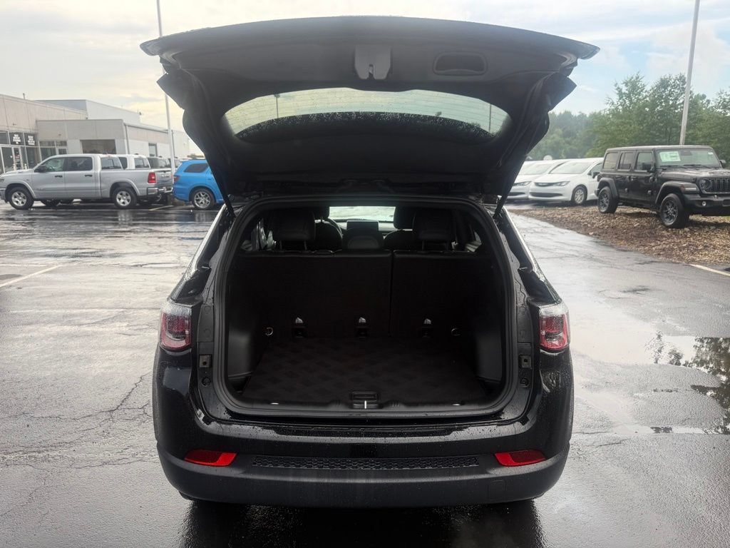 Used 2024 Jeep Compass Latitude AWD/4WD image 41