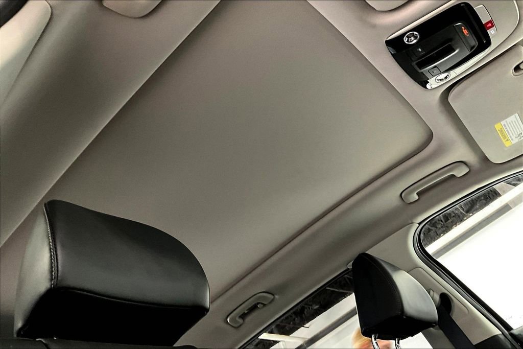 Used 2024 Kia Sorento S w/ Panoramic Sunroof Package image 20