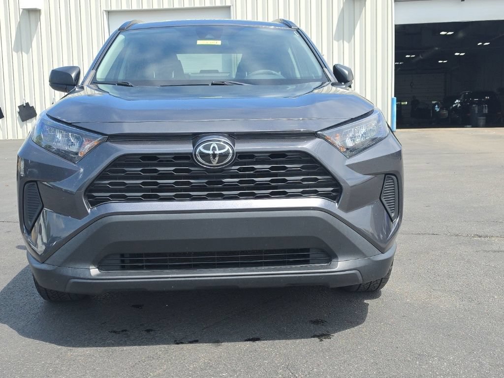 Used 2021 Toyota RAV4 LE FWD image 2