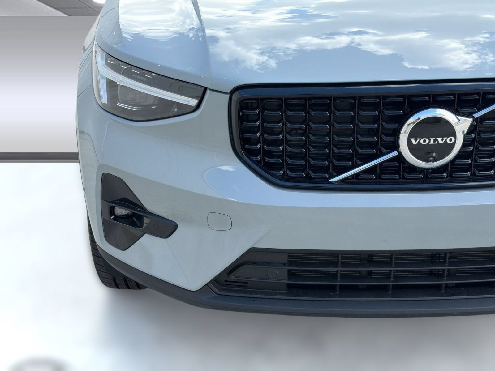 New 2026 Volvo XC40 B5 Plus w/ Protection Package Premier AWD/4WD image 12