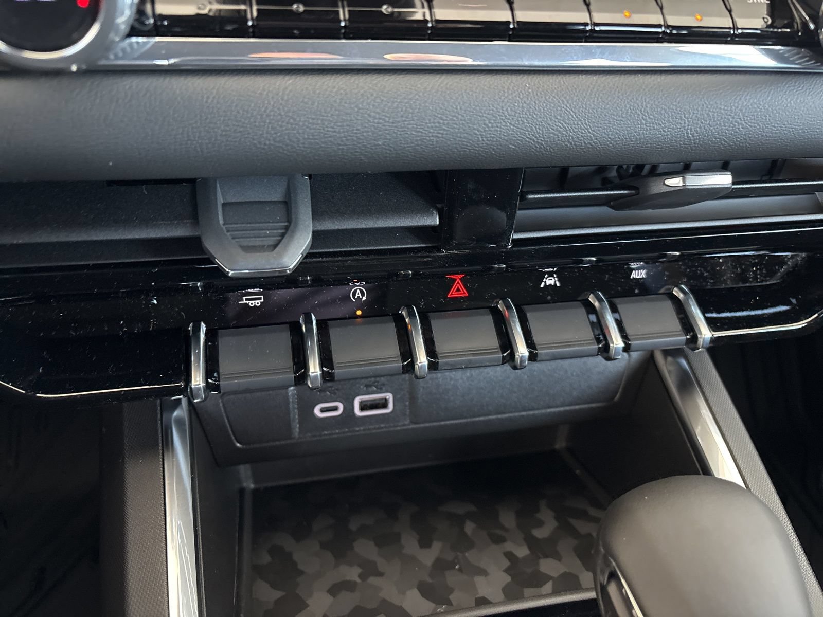 New 2026 GMC Canyon Elevation w/ Convenience Package RWD image 18