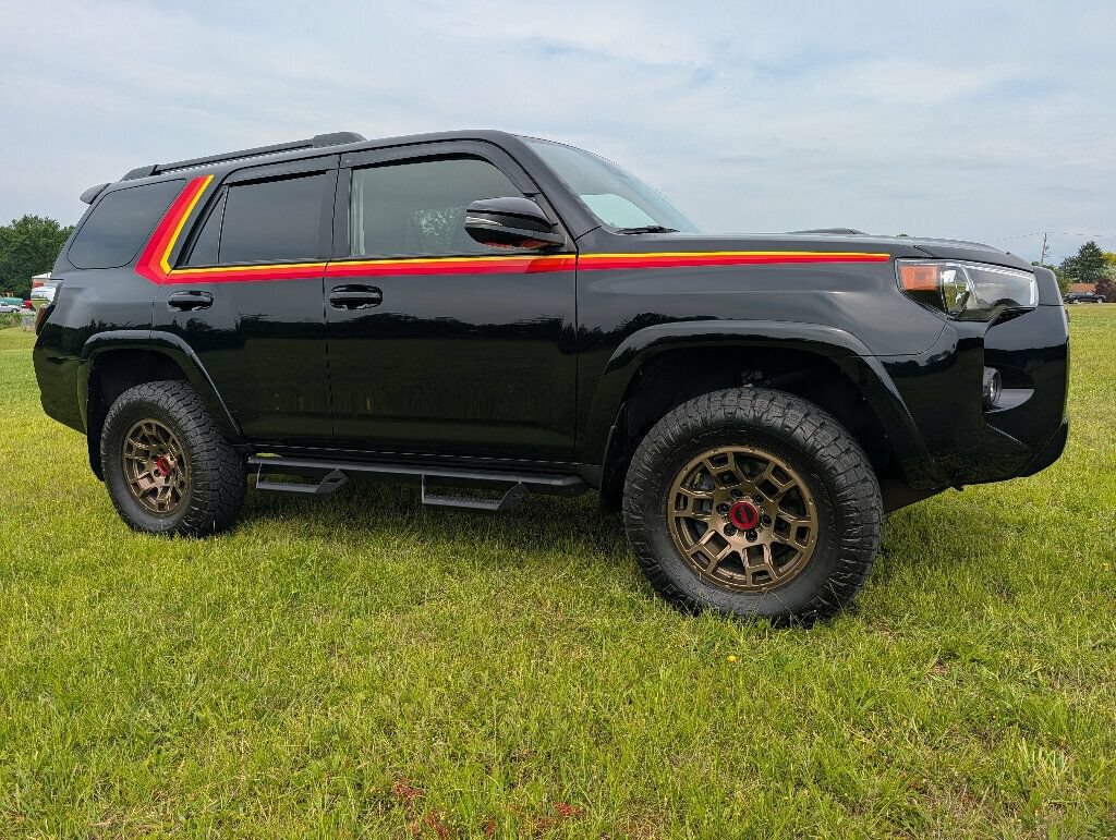Used 2023 Toyota 4Runner 40th Anniversary SE AWD/4WD image 2