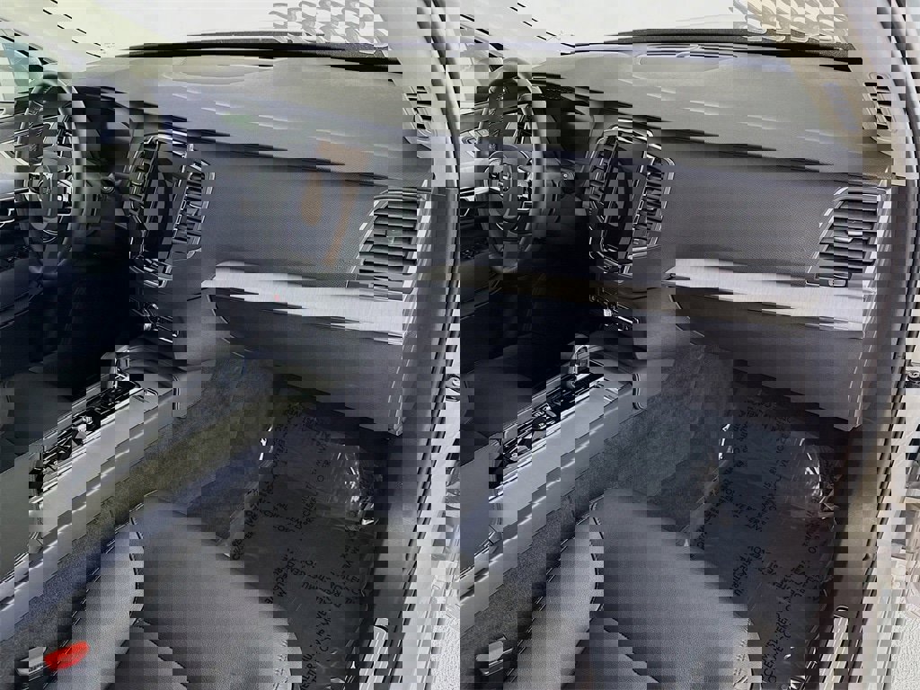 Certified 2025 Volvo XC90 B5 Core image 30