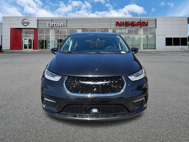 Used 2023 Chrysler Pacifica Touring-L FWD image 2