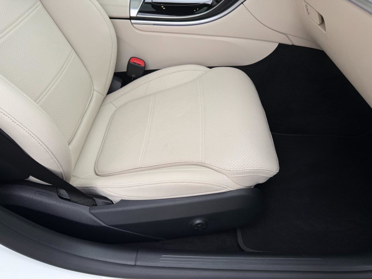 Used 2025 Mercedes-Benz C 300 Sedan w/ Exclusive Trim Package image 13