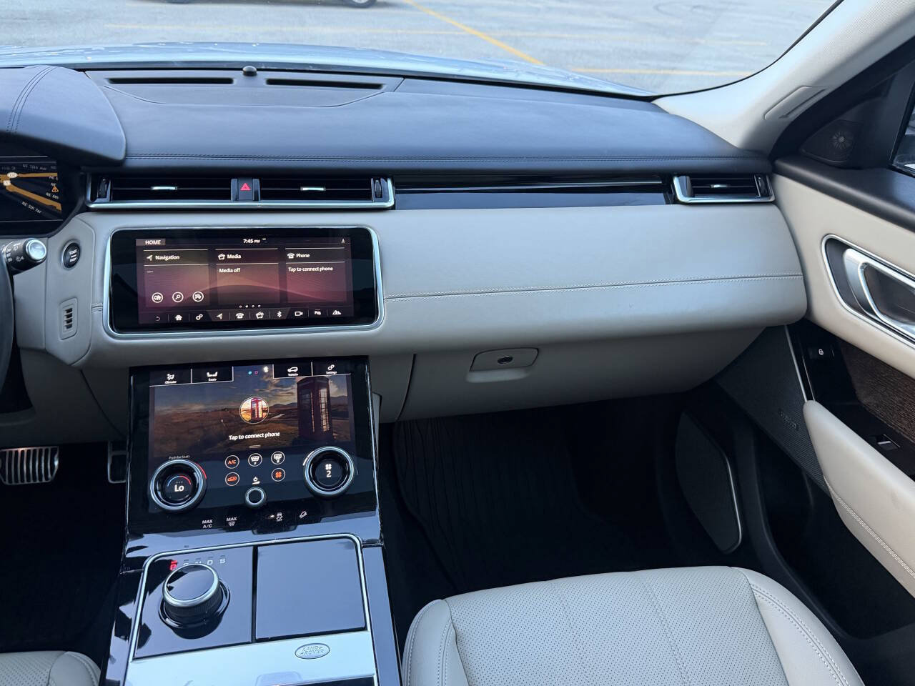 Used 2018 Land Rover Range Rover Velar R-Dynamic SE AWD/4WD image 30