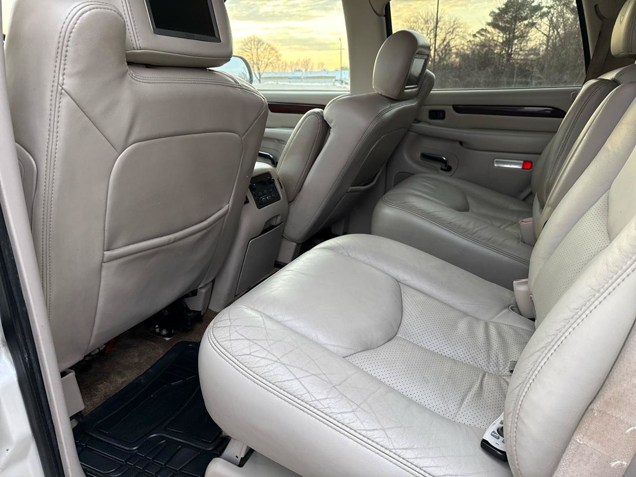 Used 2003 Cadillac Escalade AWD w/ Marketing Vehicle Package image 19