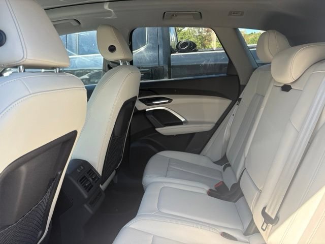 Used 2025 Audi Q5 Premium w/ Convenience Package AWD/4WD image 10