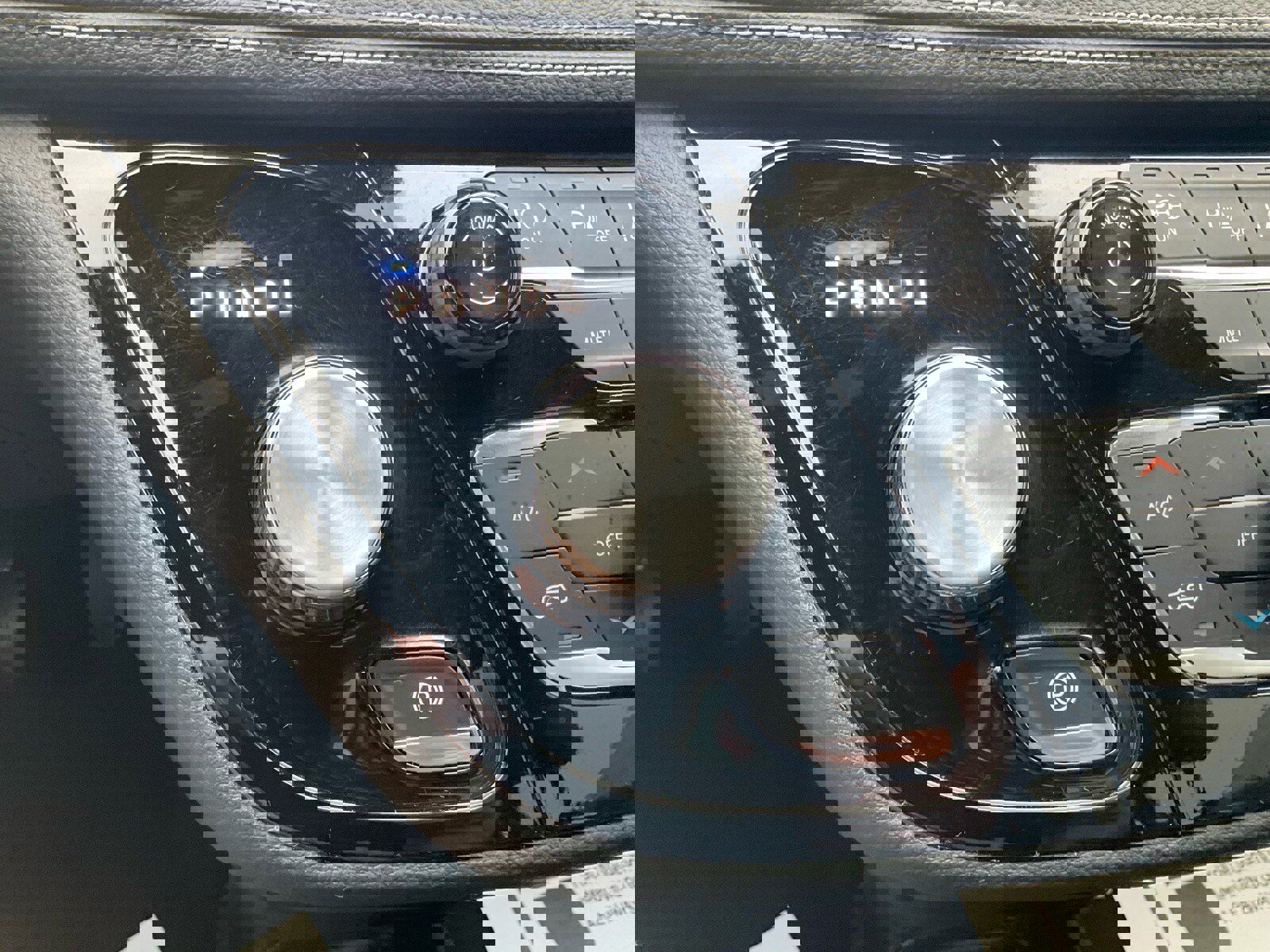 Used 2021 Chrysler Pacifica Touring-L w/ Premium & Safety Sphere Group image 11