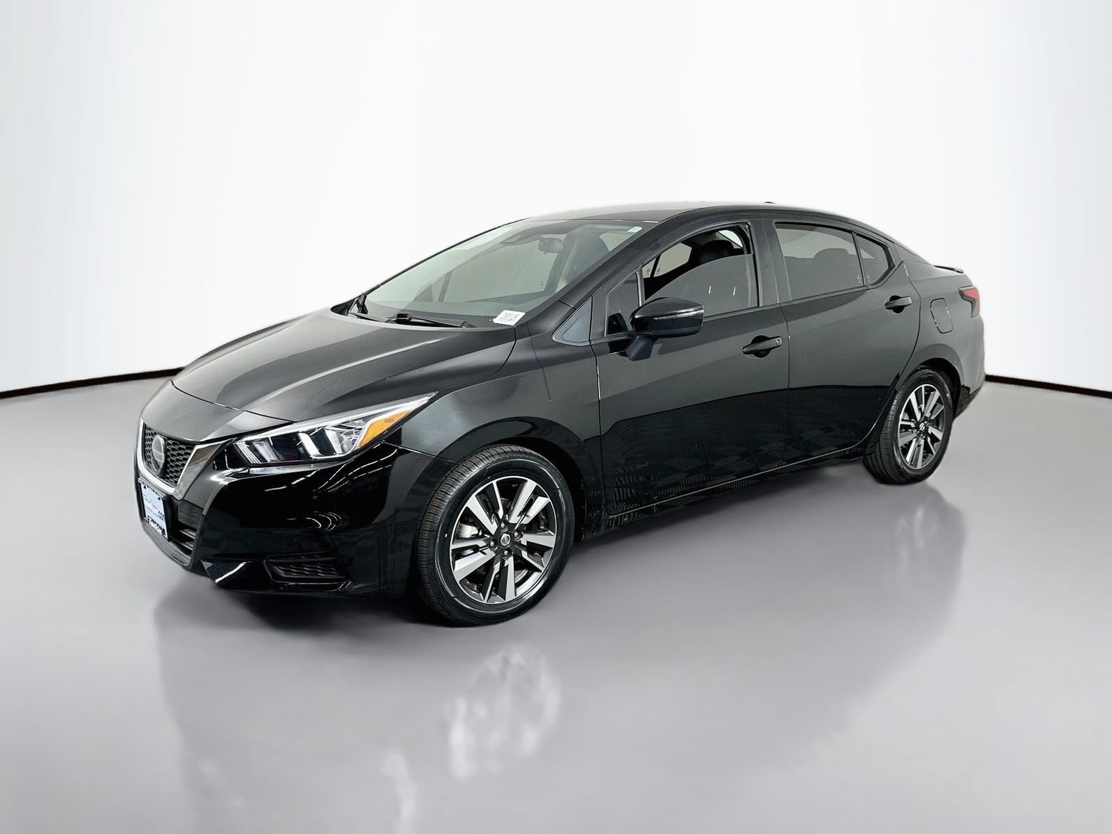 Used 2021 Nissan Versa SV FWD image 3