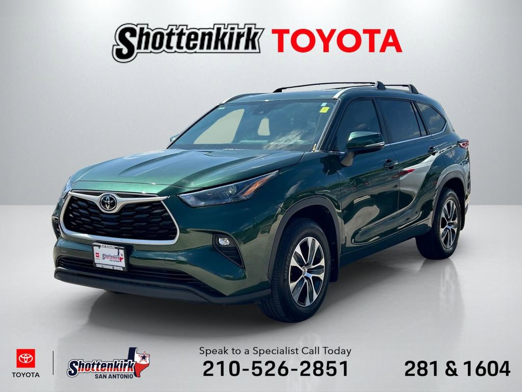Used 2023 Toyota Highlander XLE