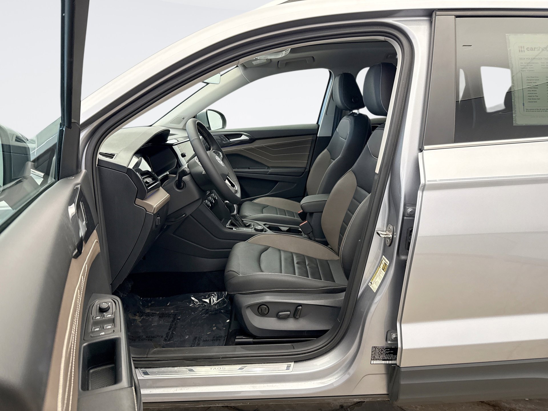 Used 2024 Volkswagen Taos SEL image 10