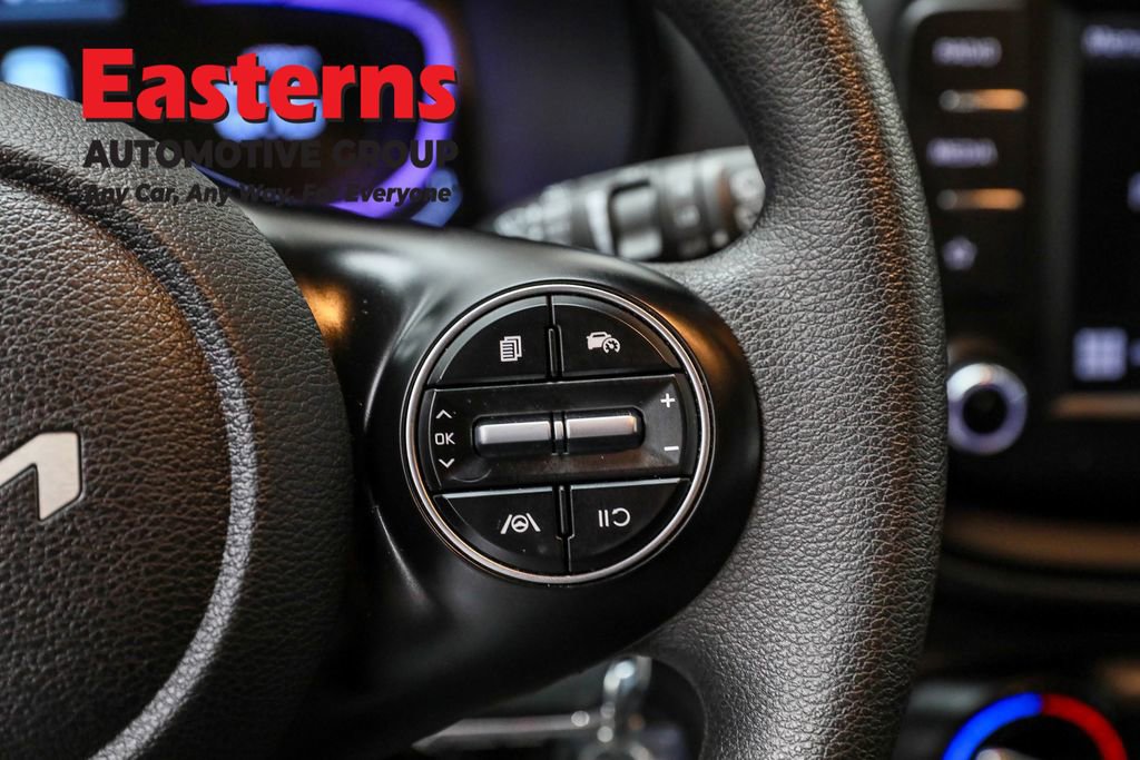 Used 2025 Kia Soul LX w/ LX Technology Package image 16