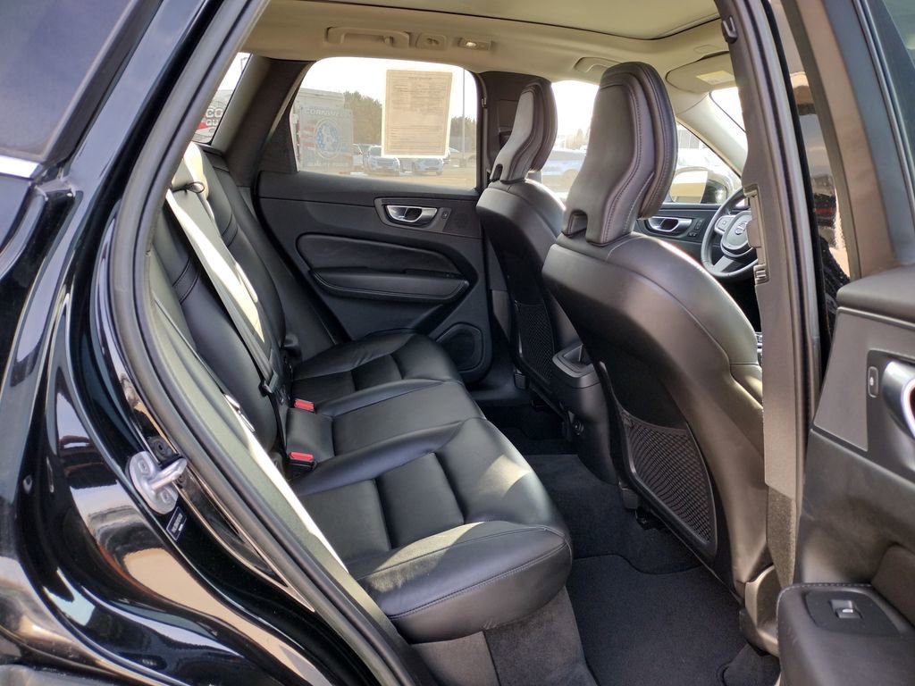 Used 2023 Volvo XC60 B5 Core image 11