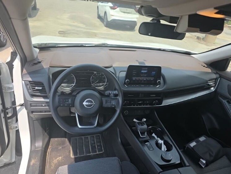 Used 2023 Nissan Rogue SV AWD/4WD image 3
