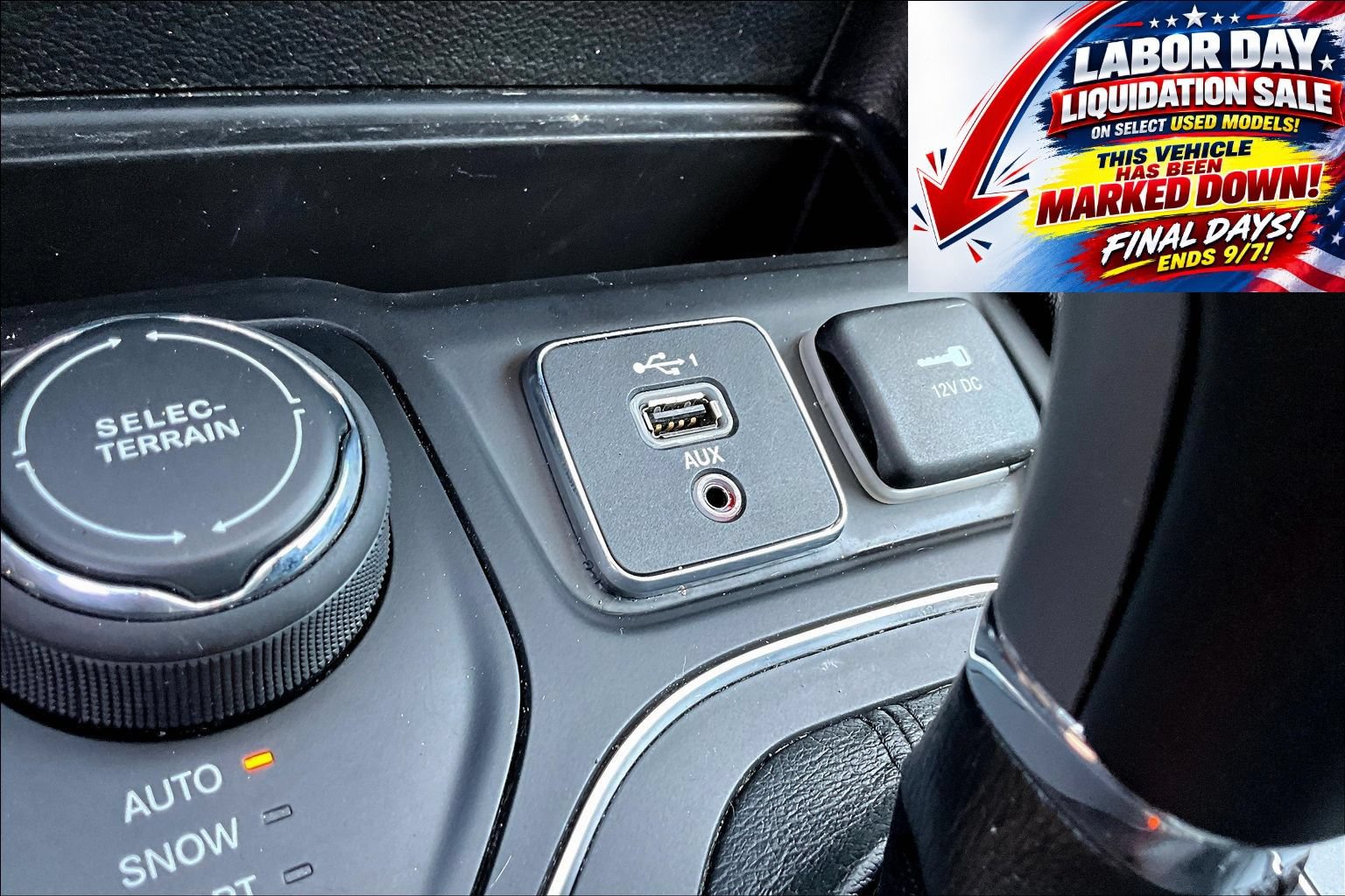 Used 2021 Jeep Cherokee Latitude Plus AWD/4WD image 19
