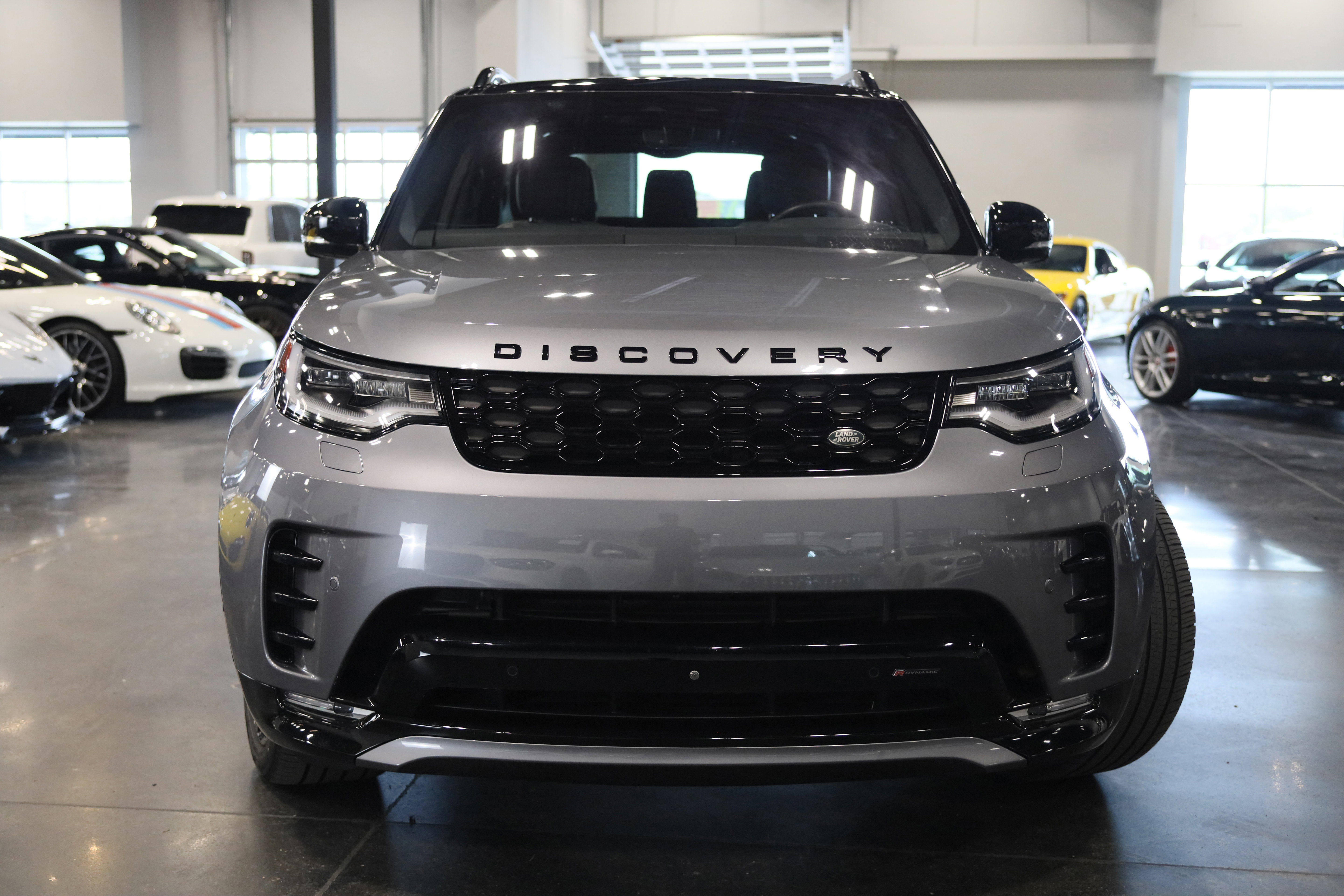 Used 2023 Land Rover Discovery S R-Dynamic AWD/4WD image 2