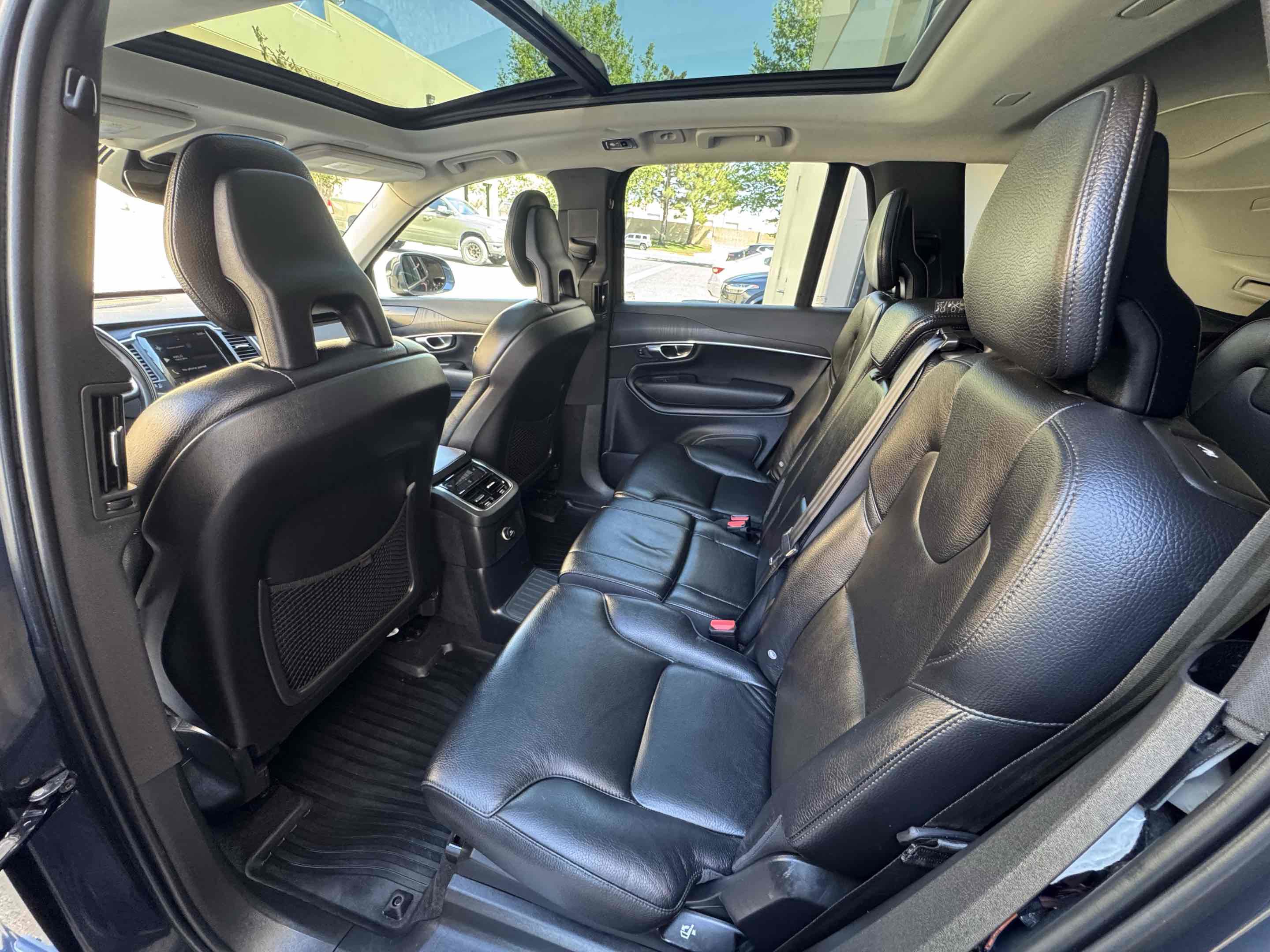 Used 2020 Volvo XC90 T8 Momentum w/ Protection Package Premier AWD/4WD image 14