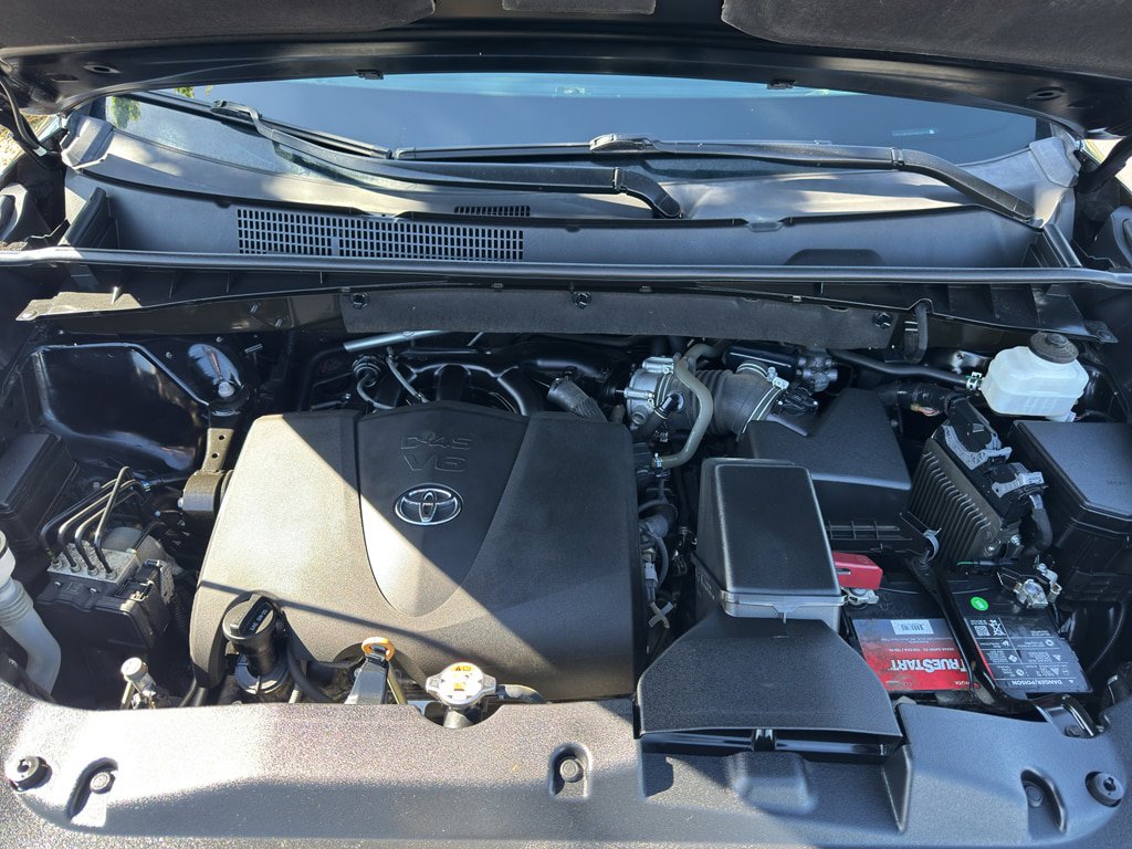 Used 2019 Toyota Highlander XLE AWD/4WD image 19