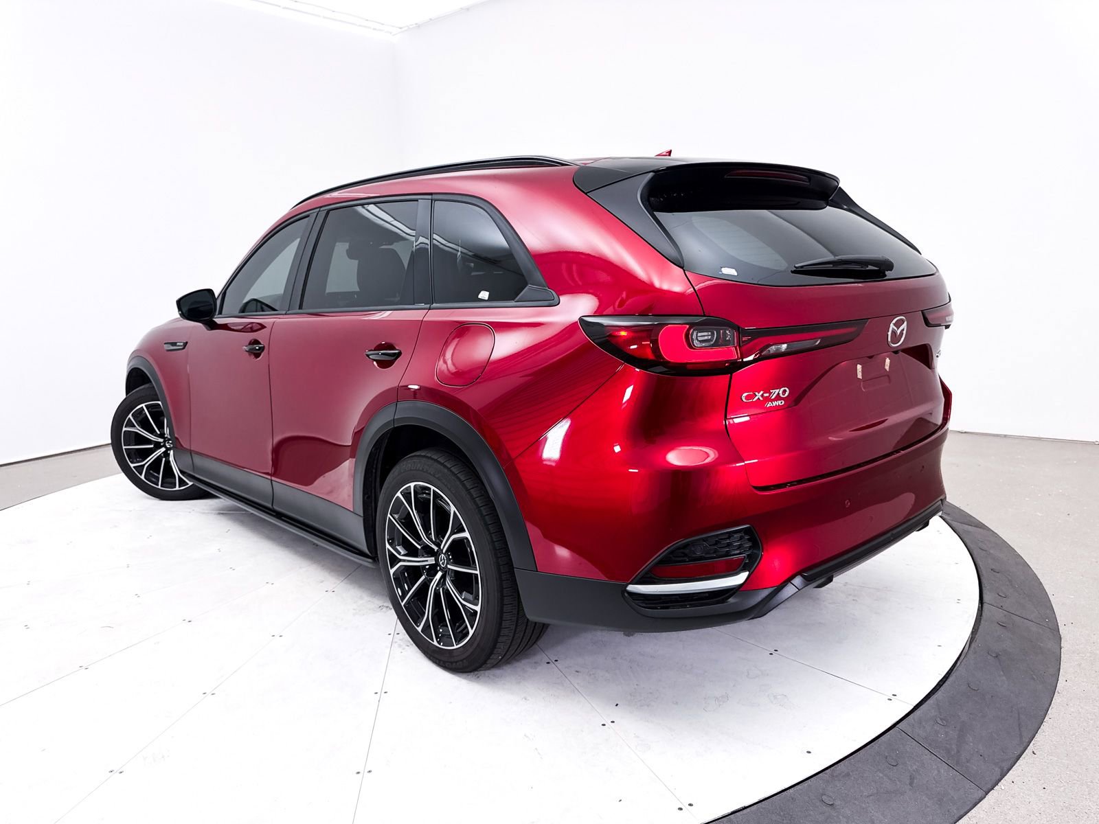 Certified 2025 MAZDA CX-70 Plug-In Hybrid w/ Premium Pkg image 2