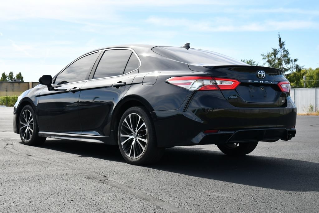 Used 2019 Toyota Camry SE FWD image 5