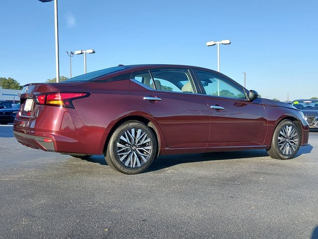 Used 2025 Nissan Altima 2.5 SV FWD image 3