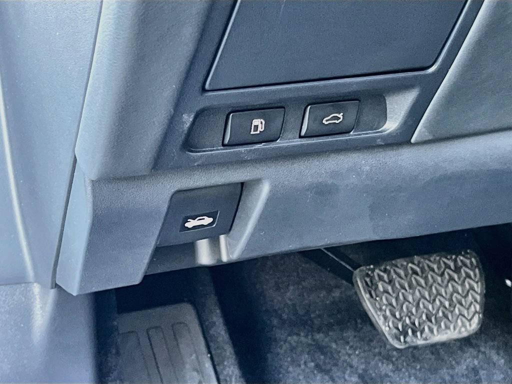 Used 2022 Lexus LS 500 w/ Accessory Package (Z2) RWD image 10
