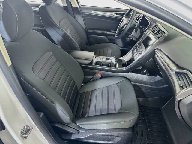 Used 2020 Ford Fusion SE FWD image 15