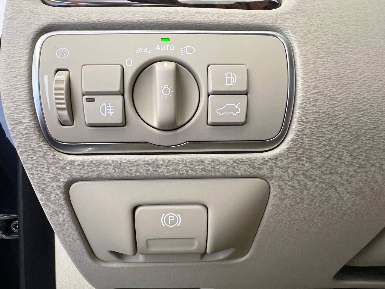 Used 2016 Volvo XC70 T5 Premier w/ Proximity Package FWD image 24