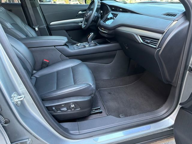 Used 2023 Cadillac XT4 Premium Luxury image 13