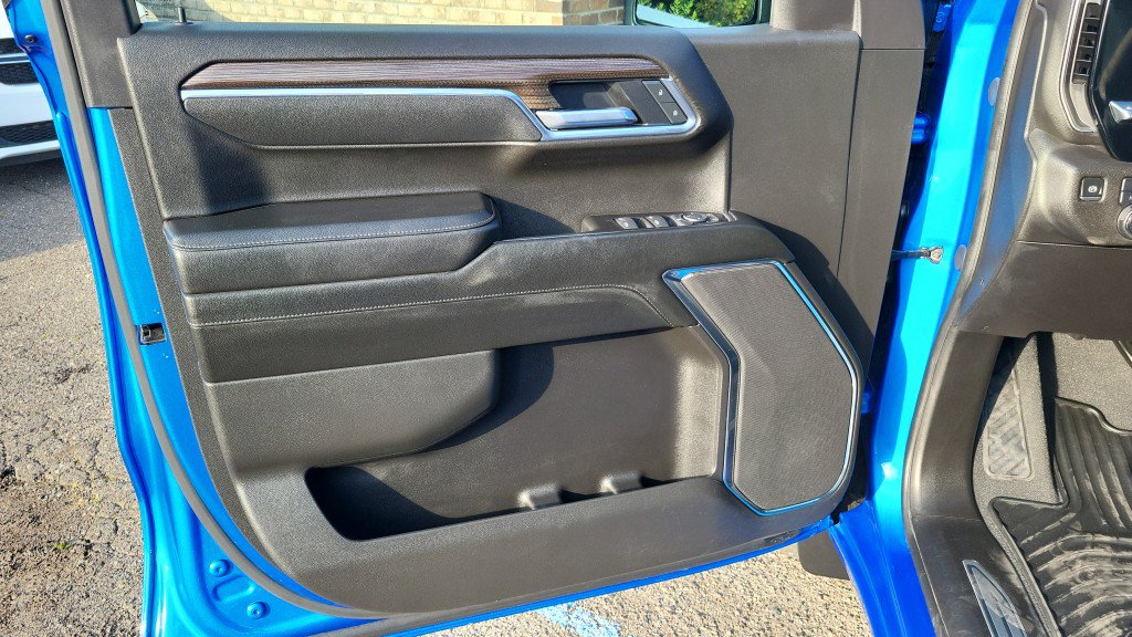 Used 2025 Chevrolet Silverado 1500 LT AWD/4WD image 14