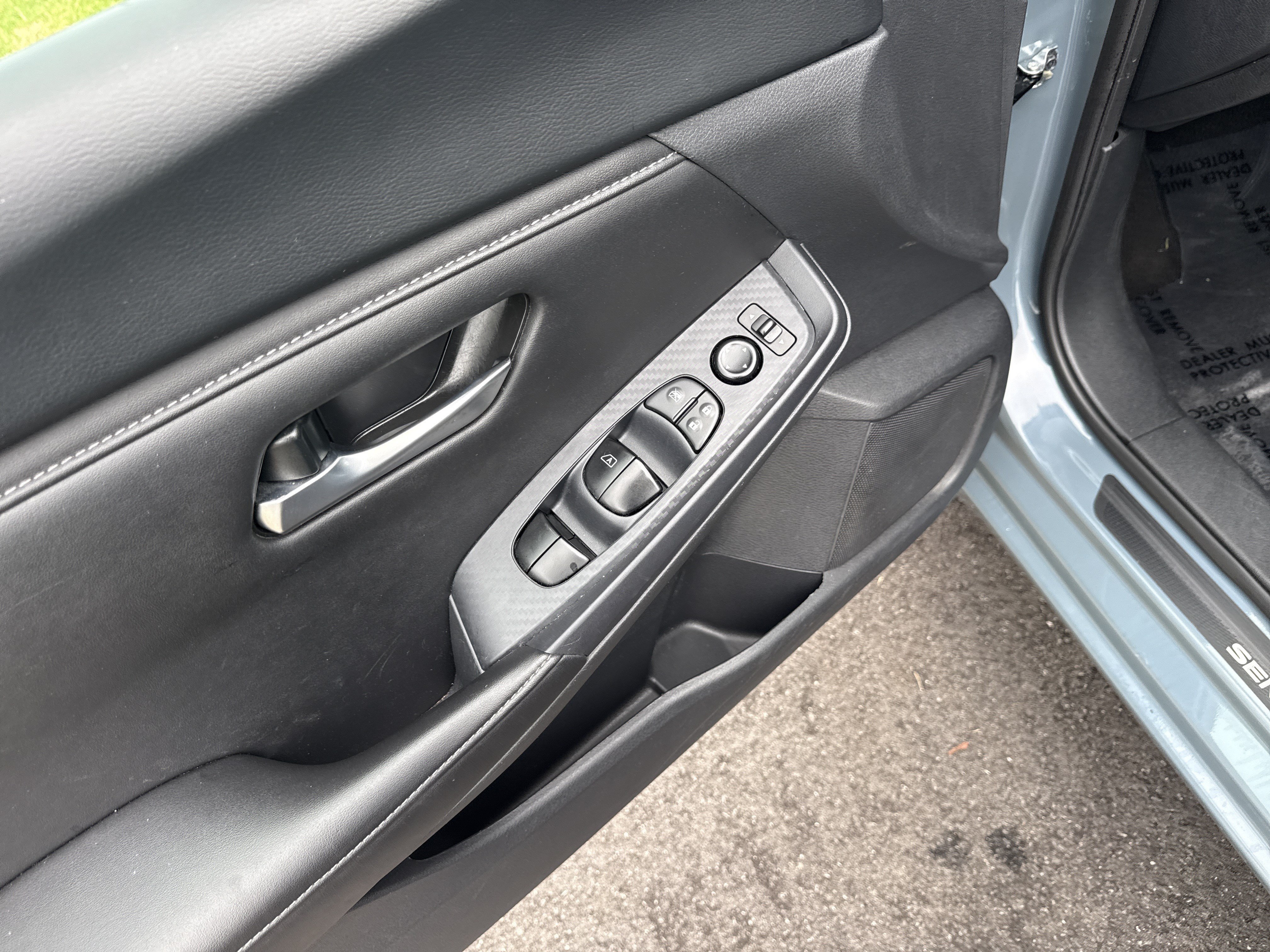 Used 2024 Nissan Sentra SV FWD image 15