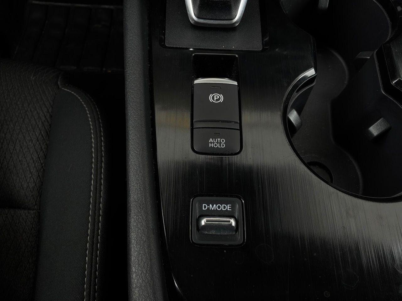 Used 2025 Nissan Rogue SV FWD image 23