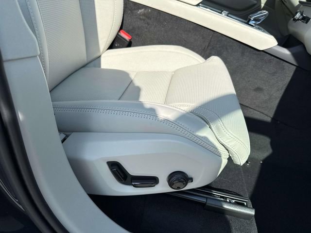 New 2026 Volvo XC90 B6 Ultra w/ Protection Package image 13