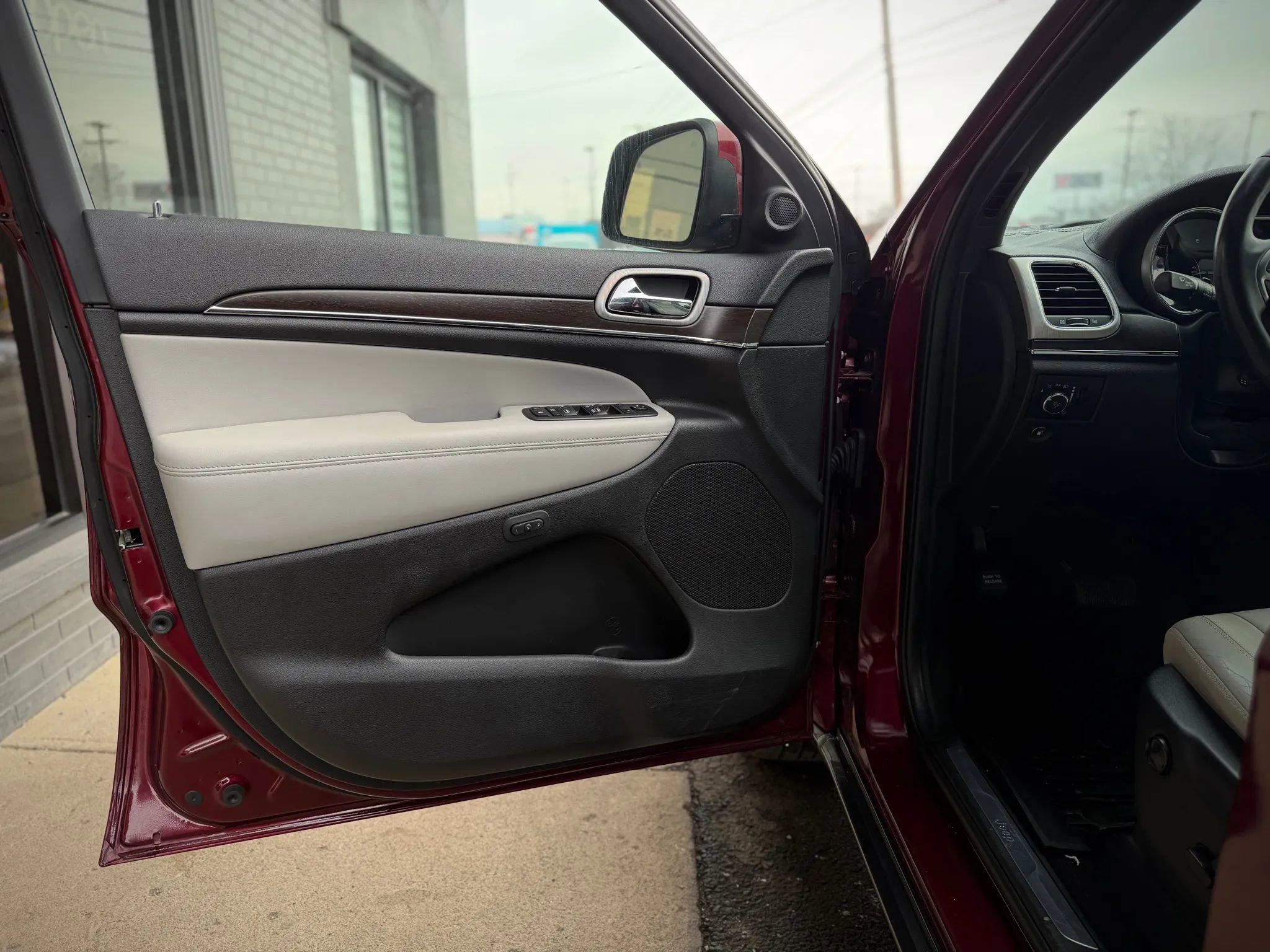 Used 2018 Jeep Grand Cherokee Limited image 6