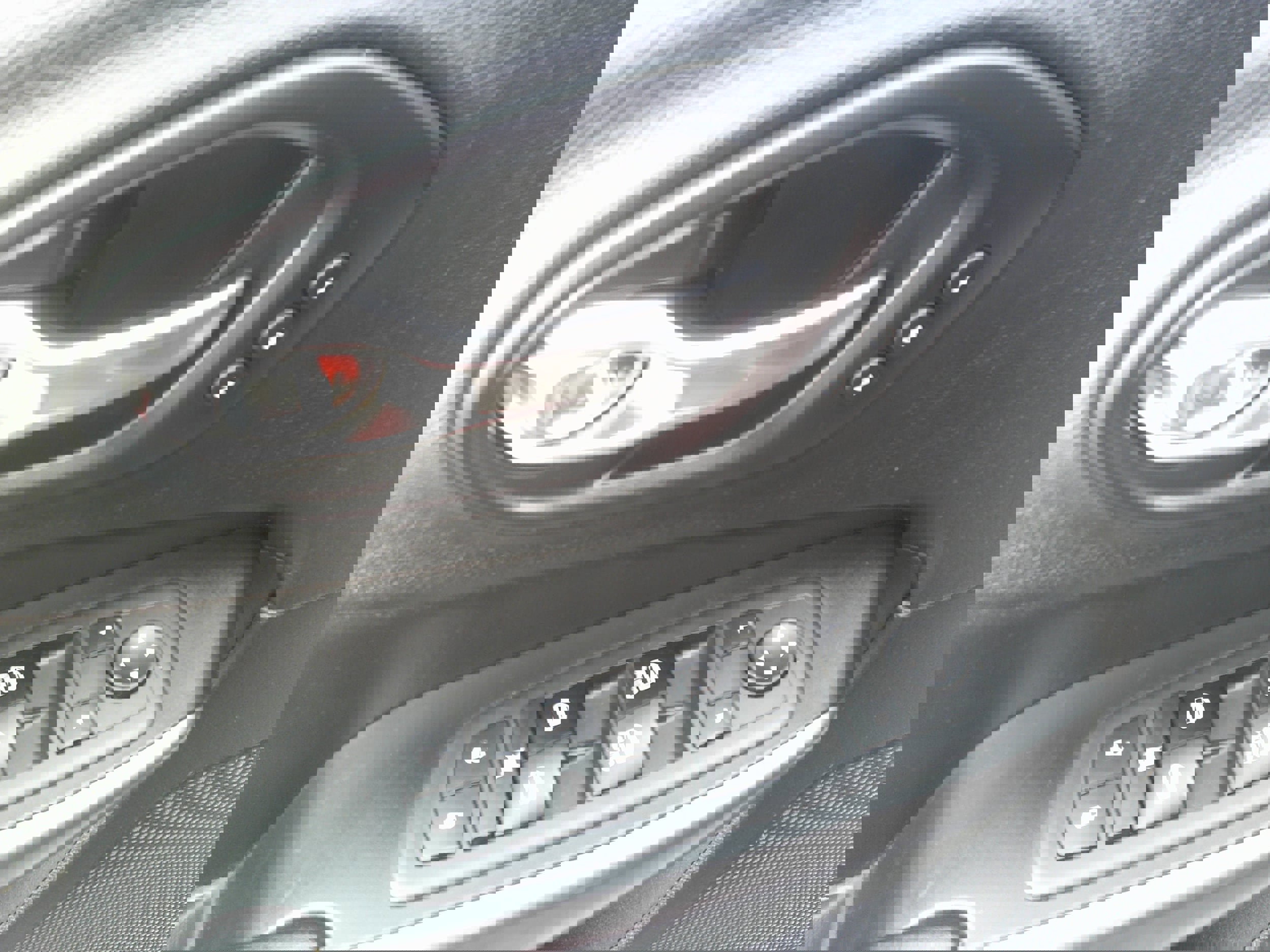 Used 2019 Jeep Cherokee Limited w/ Luxury Group image 18