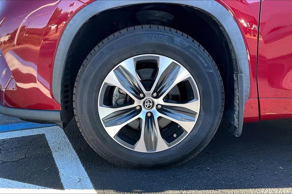 Used 2021 Toyota Highlander XLE image 34