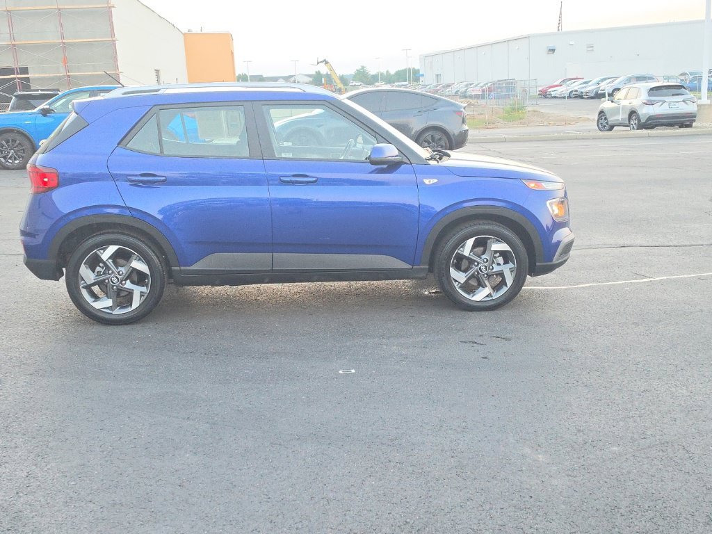 Used 2025 Hyundai Venue SEL FWD image 8