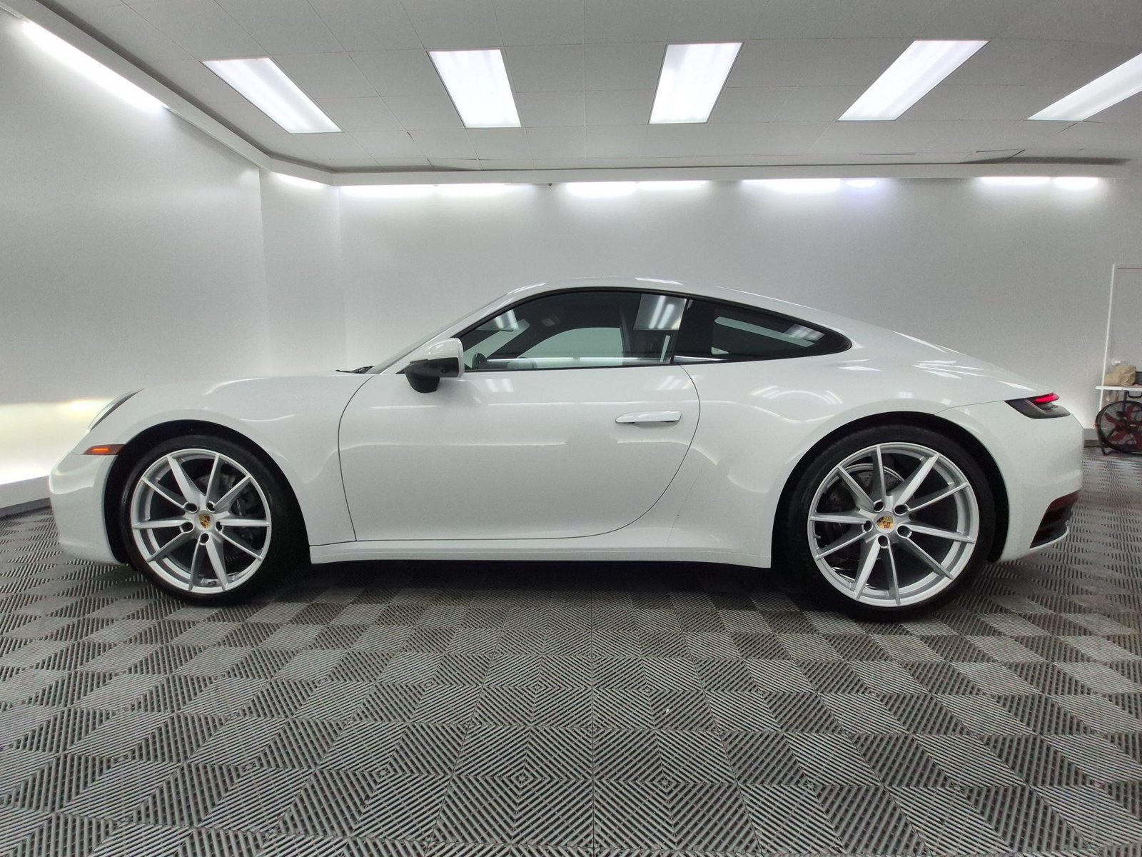 Certified 2024 Porsche 911 Carrera 4 AWD/4WD image 2