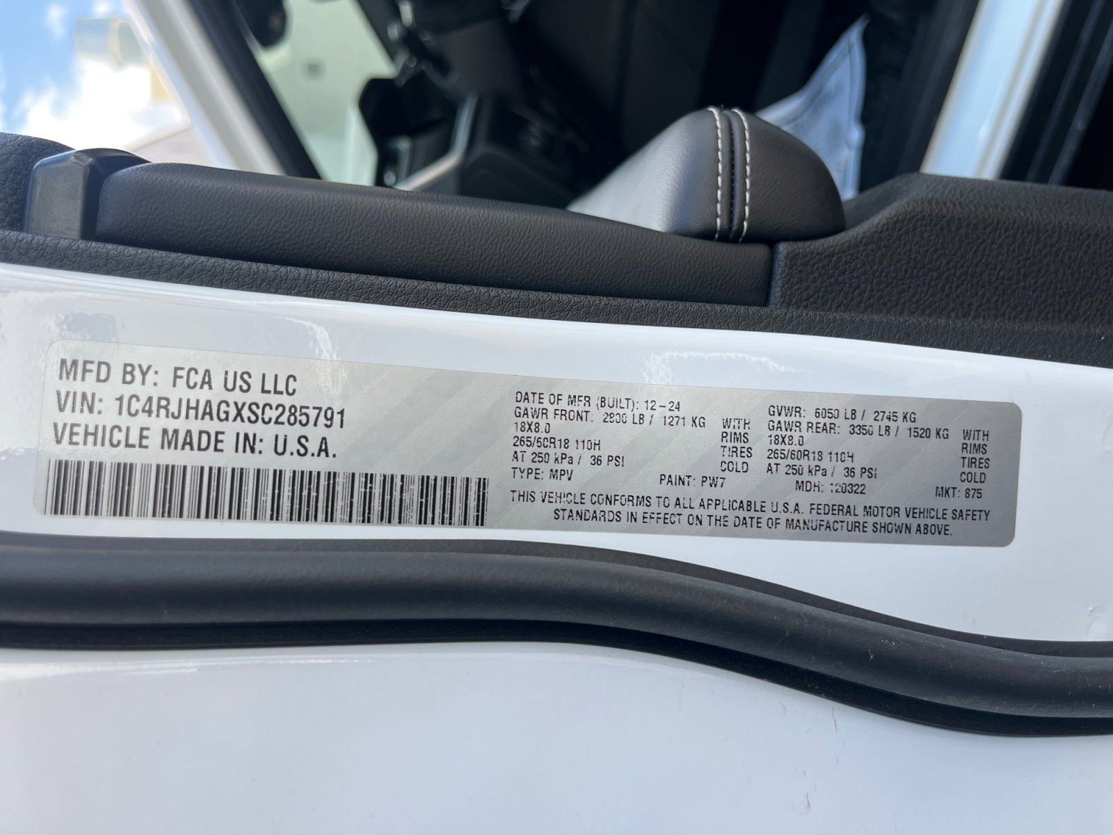 Used 2025 Jeep Grand Cherokee Laredo X w/ Trailer Tow Package AWD/4WD image 31