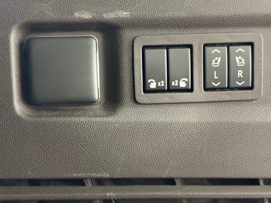 Used 2022 GMC Yukon XL Denali RWD image 27