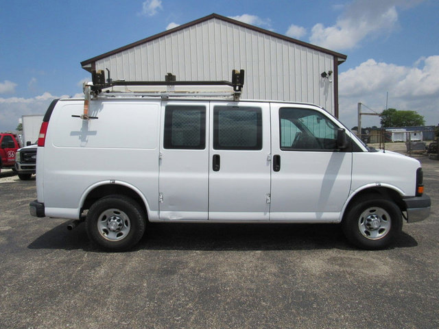 Used 2014 Chevrolet Express 2500 RWD image 2