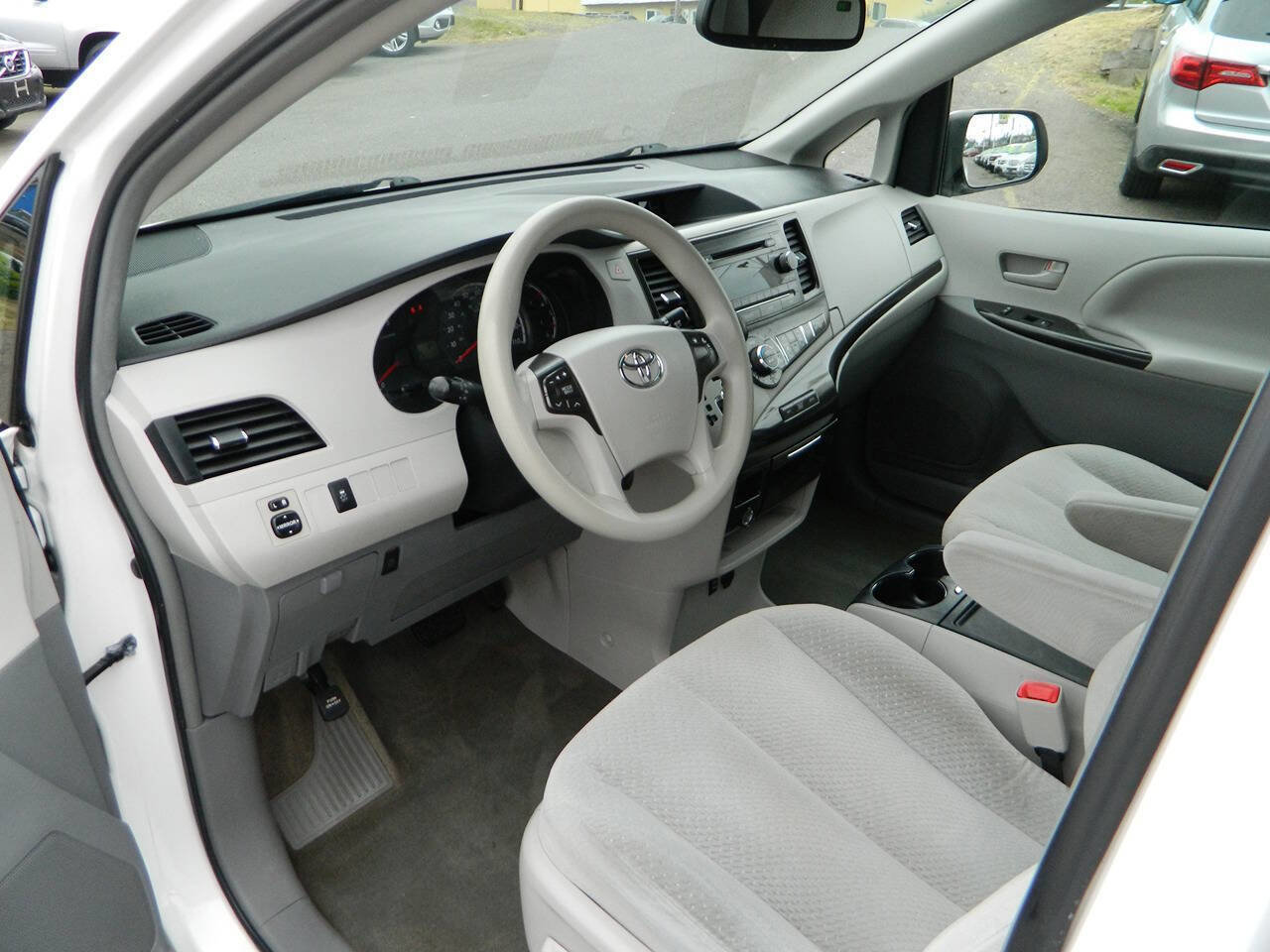 Used 2013 Toyota Sienna LE FWD image 11