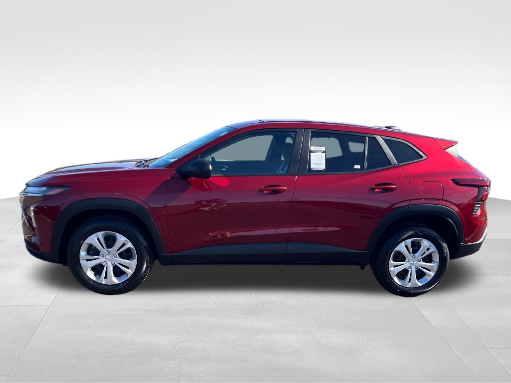 Used 2025 Chevrolet Trax LS FWD image 2