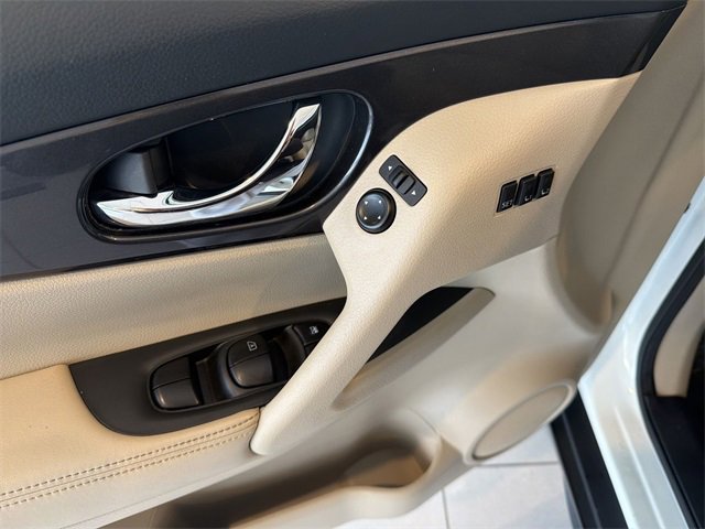 Used 2020 Nissan Rogue SV w/ Premium Package image 21