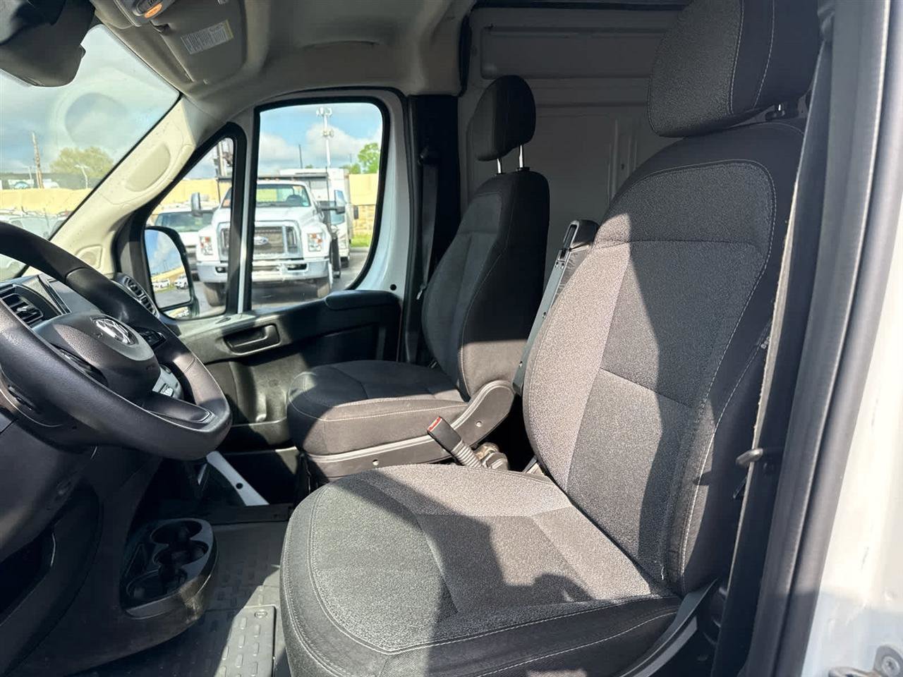 Used 2024 RAM ProMaster 2500 w/ Convenience Group FWD image 13