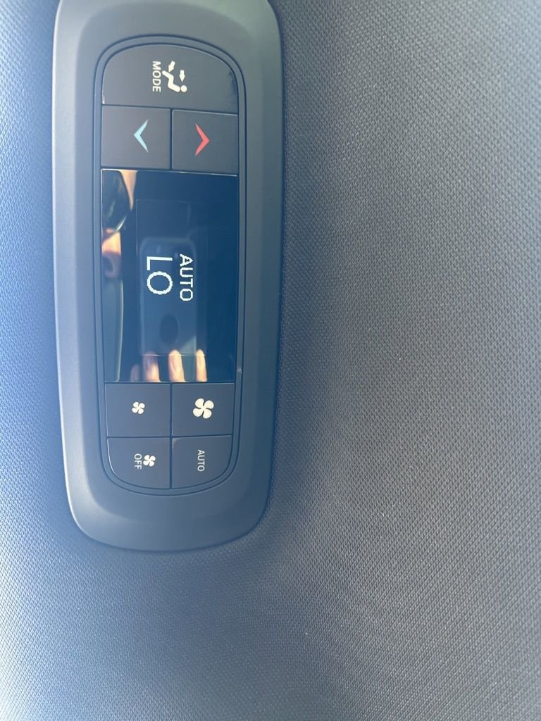 Used 2024 Chrysler Pacifica Limited w/ S Appearance Package image 27