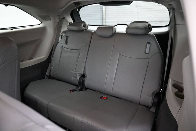 Used 2021 Toyota Sienna Limited FWD image 29