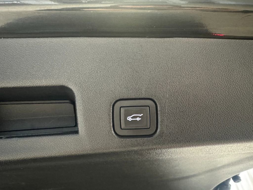 Certified 2025 GMC Acadia Elevation FWD image 24
