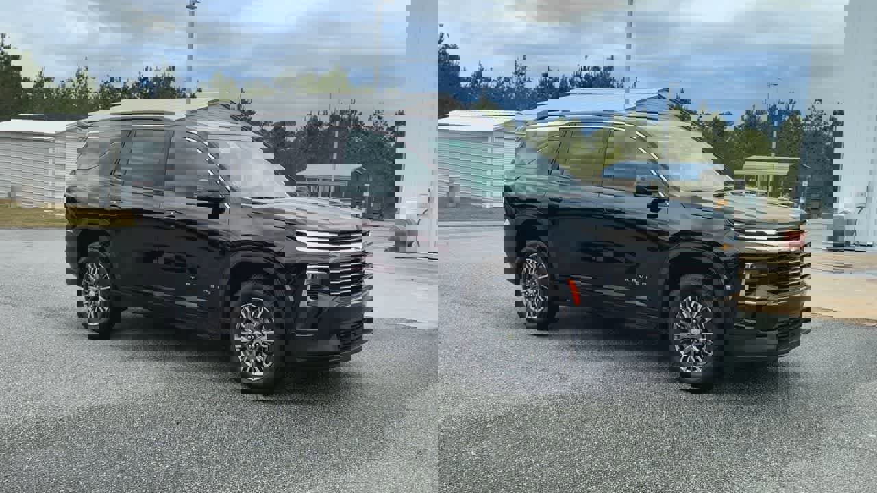 Used 2025 Chevrolet Traverse LT video 2